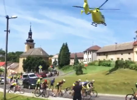 これはひどいｗｗｗ自転車レースの先頭集団を大混乱に陥れたヘリコプターの映像。