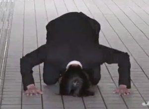 大麻取締法違反で起訴された後に保釈された田口淳之介KAT-TUN元メンバーの19秒40のロング土下座が話題に。