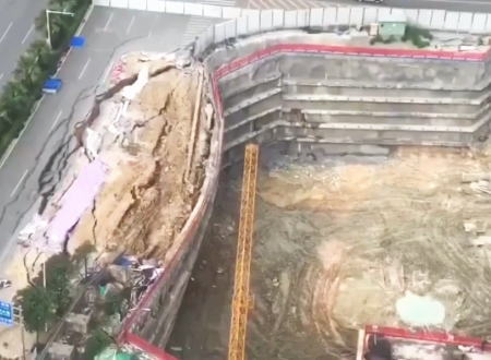 中国の建設現場で見た事がないタイプの崩壊事故が起きる。掘りすぎた結果？