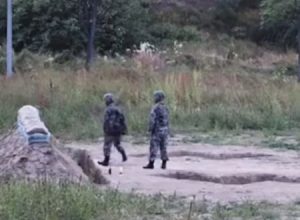 何度目ｗｗｗ手榴弾投げ訓練で前に投げずに真上に投げてしまった兵隊さん(´･_･`)