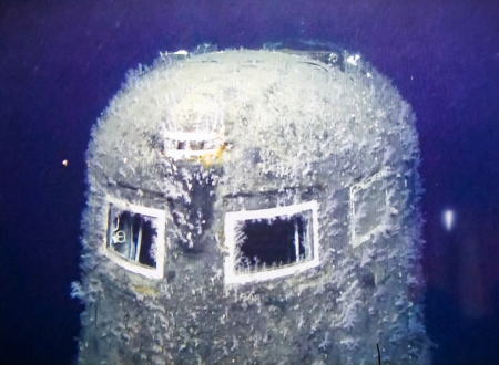 水深約1700メートルの海底で放射能漏れを起こし続けている旧ソ連の原子力潜水艦「コムソモレツ」の映像が公開される。