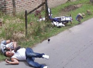 Googleストリートビューに2ケツバイクがカーブで事故る一部始終が記録されてしまう。