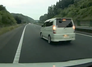 元嫁からあおり運転されるってどういう状況だ？ｗｗｗというドラレコ動画が話題に。