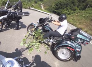 ハーレーダビッドソンのトライクを納車された直後に事故って傷物にしてしまったバイク乗り。