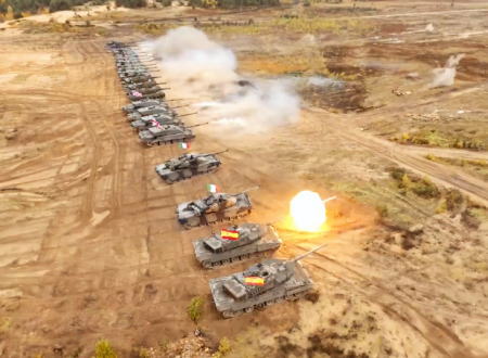 21台の戦車が同時射撃。NATO連合によるタンク乗りの前方防衛軍事演習の映像。