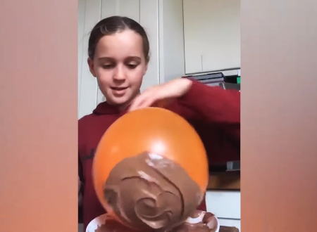 風船を使ったチョコレートのお椀作りに挑戦した女の子。予想通りの結果にｗｗｗ
