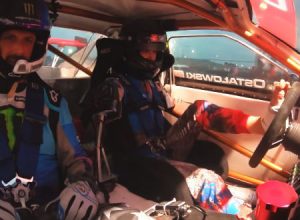 両腕が無くてもドリフトができる！？ポーランドの腕無しドライバーにケンブロックが同乗。