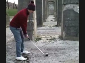 このゴルフのミスショットがなかなかミラクルでワロタ。予想したけど予想外ｗｗｗ