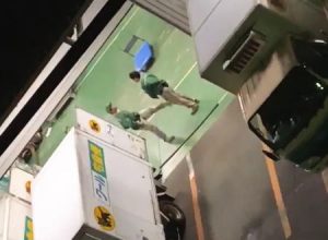 これはパワハラ。ヤマト運輸の倉庫で起きた暴行事件の映像が話題に。