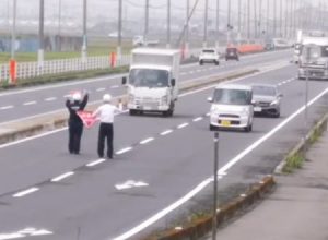 誤認に警官の制止を突破。結構グダグダ感のある速度違反の取り締まり。茨城県。