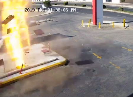 ガソリンスタンドの地下タンクが突然大爆発してしまう動画がヤバすぎる。