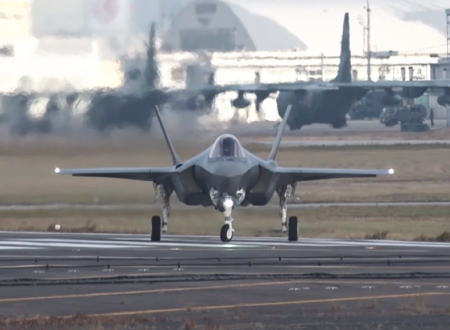 【軍事】名古屋空港でテスト飛行を行うF35A（戦闘機）のビデオ。