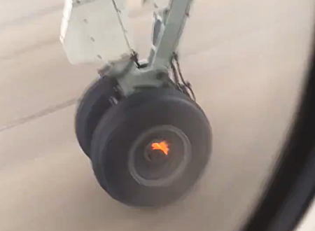 乗ってる飛行機のタイヤが脱落したｗｗｗカナダで恐ろしい瞬間が撮影される。ジャズ航空AC8684便。