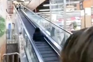 【動画】中国のエスカレーター事故の最新版が怖すぎる(((ﾟДﾟ)))