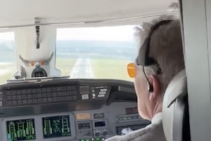 酔いそう(@_@;)ストームによる強風の中、飛行機を見事に着陸させたパイロットのGJ動画。