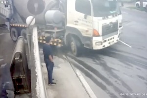 【動画】一生分の運。台湾で撮影されたこの事故が恐ろしい。