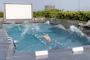 台湾大地震にビル屋上のプールで遭遇してしまった人の動画が(●_●)