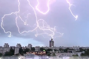 【動画】なにそれすごい。ベオグラードで異常に美しい落雷が撮影される。