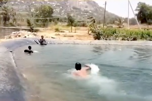 【動画】泳げないのに池に飛び込んだ男性が溺れてしまう事故を姉が撮影。