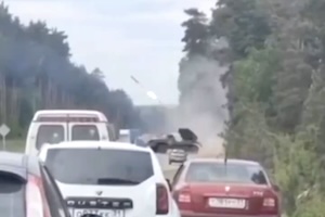 【動画】ロシア軍、道路を通行止にしてミサイルを発射する。