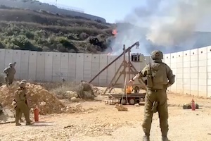【動画】イスラエル軍、レバノン国境に古代兵器の投石機を投入。