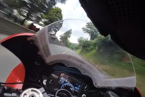 マン島TT最速の男が見る景色。デイビー・トッドの車載映像がすごい。