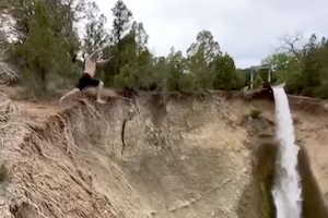 【動画】 見知らぬ滝に飛び込んではいけない理由がこちら。