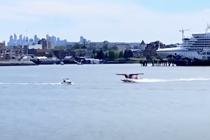 【動画】バンクーバーで水上飛行機とボートが衝突してしまう事故。2人負傷。