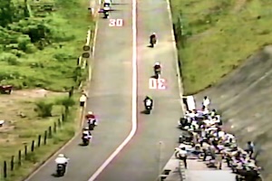 暴走バイク最前線。若者たちがバイクに熱中していた1988年頃の動画。
