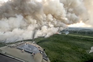 山火事に挑む空中消火機側からの映像がカッコイイ。