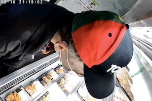 【拡散】川崎の無人お弁当店から弁当2個を盗んだ男の映像が公開される。