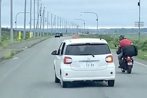 北海道で撮影されたバイクと車の交通トラブルの動画があほいｗｗｗｗ