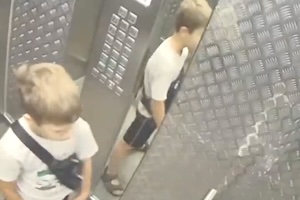 【動画】エレベーターでおしっこした少年、閉じ込められるｗｗｗｗｗ