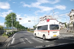 【長崎】サイレンを鳴らした救急車に軽自動車が突っ込んでしまう事故。