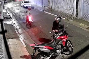 【動画】バイク盗難事件。わずか27秒で盗まれてしまうホンダXRE300(´･_･`)