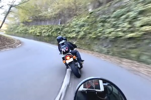 いろは坂でベタ付け運転をしていて転倒に巻き込まれたCB125T乗りの車載。