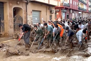 【動画】豪雨洪水被害のバレンシアに集まったボランティアがかっこいい。