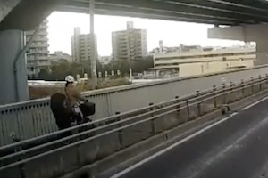 【動画】通り魔。名古屋に自転車突き飛ばし男が現れる。