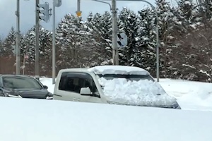 【動画】 何チャレンジ？札幌の雪道で信じられない車が目撃される。