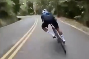 【動画】下りを攻めていたチャリンコ乗りが崖から転落してしまう事故。