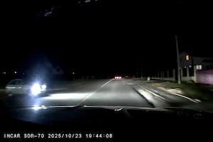 【動画】歩道を爆走していたバイクが歩行者に突っ込む事故。 【動画】歩道を爆走していたバイクが歩行者に突っ込む事故。