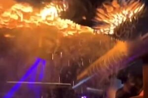 【動画】159人が死傷したスイスのバー火災、店内ではみんな呑気に撮影していた。