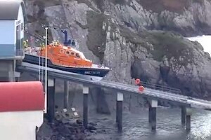 【動画】イギリスの救難救助艇の出動シーンが格好いい！