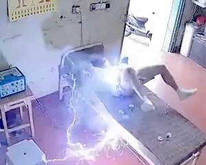 【動画】 電気治療器が故障した事故、怖すぎワロタ(((゜Д゜)))