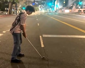 【動画】ゴルフボールを道路や商業ビルに打ち込むSNSが炎上。
