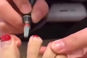 【動画】新人ネイリストが慣れてなさすぎて腹筋崩壊ｗｗｗｗ