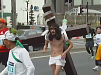 ちょｗｗｗ東京マラソンにイエス・キリストがいた動画ｗｗｗいいのこれｗｗｗ
