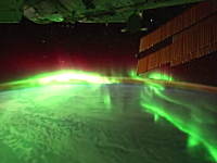 上空350kmから撮影した美しすぎる夜の地球。ISS国際宇宙ステーション動画