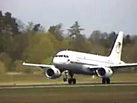 打ち上げ離陸。エアバスA319で角度がヤバすぎる急上昇したった動画。古い
