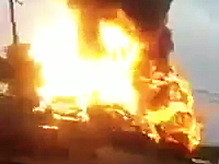 爆風で付近の建物の壁を吹き飛ばした列車爆発事故の瞬間。メリーランド州